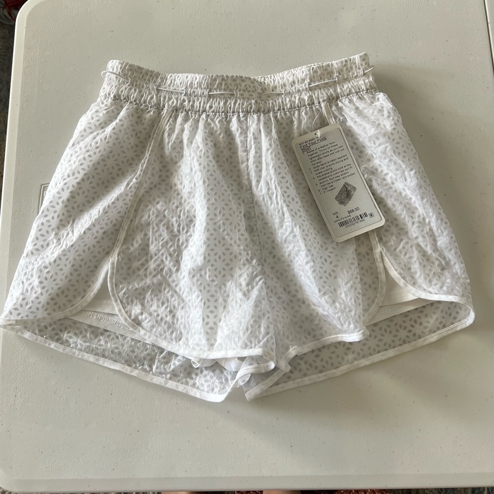 Lululemon- Find your Flock Short NWT